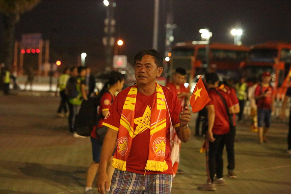 Các cổ động viên Việt Nam đã có mặt tại sân Chang Arena từ sớm. (Ảnh: Nguyên An/Vietnam+)