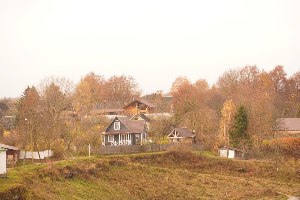 Phong cảnh tuyệt đẹp nhìn từ pháo đài Izborsk. (Ảnh: Duy Trinh/TTXVN)