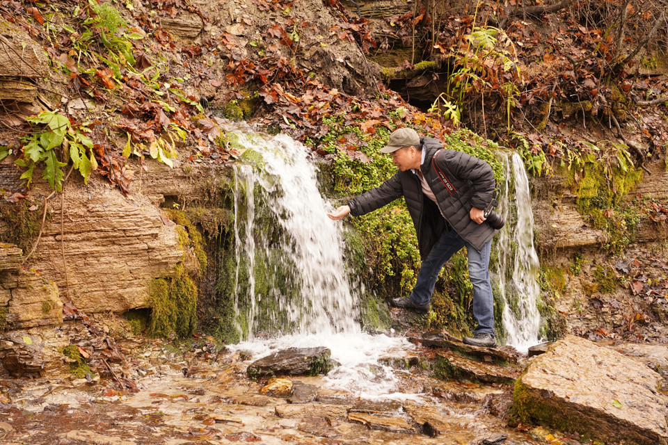 Suối nước Slovenia (hoặc Mười hai vị Tông đồ), mỗi mạch mang sức mạnh thần kỳ riêng (trí tuệ, sức khỏe…) và tạo thành dòng sông sự sống. (Ảnh: Duy Trinh/TTXVN)
