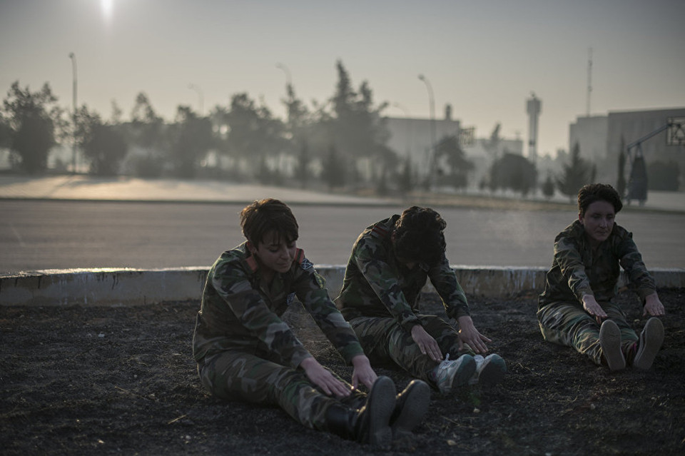 Rèn thể lực là nhiệm vụ thường xuyên mà các nữ học viên phải thực hiện. (Ảnh: Sputnik)