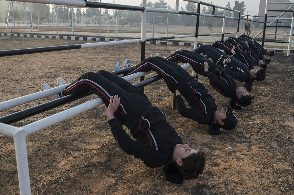 Nâng cao thể lực để đáp ứng nhiệm vụ khó khăn. (Ảnh: Sputnik)