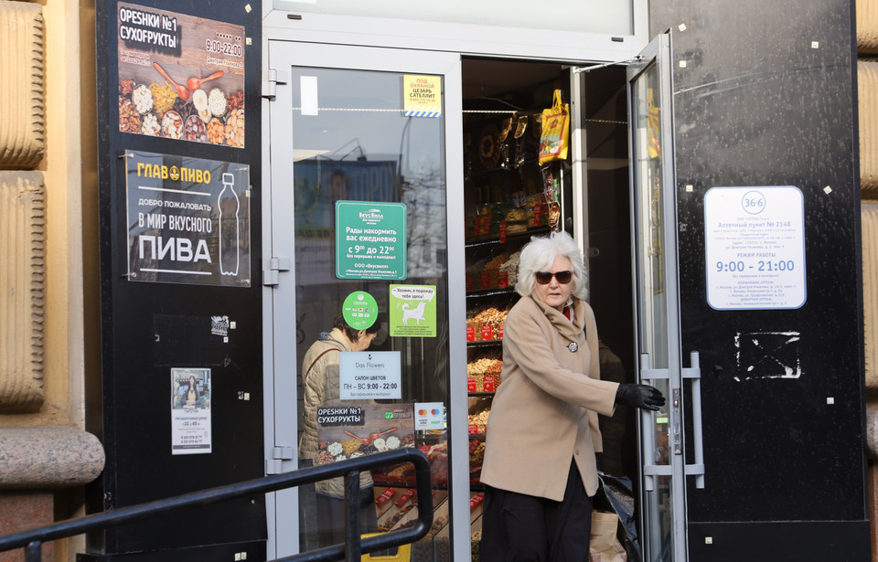 Chỉ những cửa hàng, siêu thị cung cấp những nhu yếu phẩm thiết yếu được phép hoạt động. (Ảnh: Trần Hiếu/TTXVN)