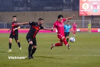 Ninh Bình FC (áo đen) có cơ hội 'phục thù' trận thua 2-3 trước Công an Hà Nội ở vòng 16 V-League. (Ảnh: Việt Anh/Vietnam+)