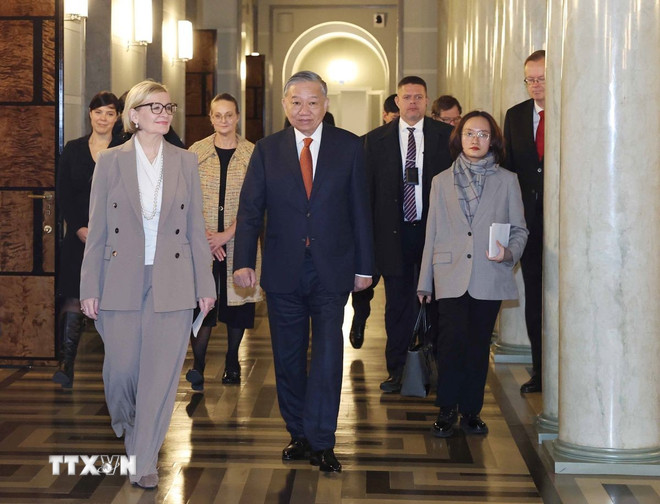 Generalsekreterare To Lam träffade riksdagens förste vicepresident Paula Risikok. (Foto: Thong Nhat/VNA) ttxvn-to-lam24.jpg