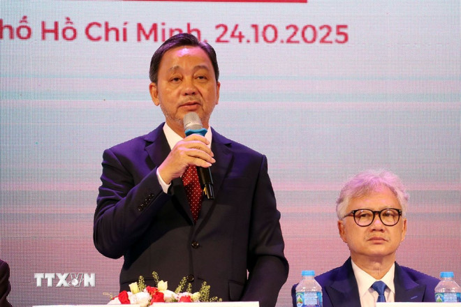 Ông Phạm Văn Triêm, Chủ tịch Hiệp hội Doanh nghiệp nhỏ và vừa Thành phố Hồ Chí Minh góp ý vào dự thảo văn kiện Đại hội XIV của Đảng. (Ảnh: Tiến Lực/TTXVN) ttxvn-gop-y-du-thao.jpg