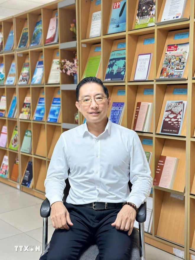 Phó Giáo sư, Tiến sỹ Vũ Hùng Cường, Viện trưởng Viện Thông tin Khoa học xã hội, Viện Hàn lâm Khoa học xã hội Việt Nam đề xuất Bộ Khoa học và Công nghệ cần phát huy vai trò "nhạc trưởng" trong chuyển đổi số quốc gia. (Ảnh: Diệu Thúy/TTXVN) ttxvn-nq57.jpg