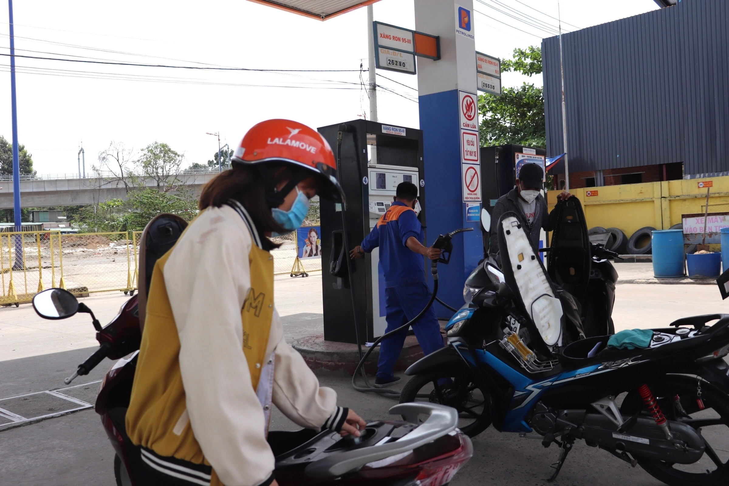 Sinh viên đối phó với giá thực phẩm tăng cao trong thời kỳ biến động chi phí năng lượng