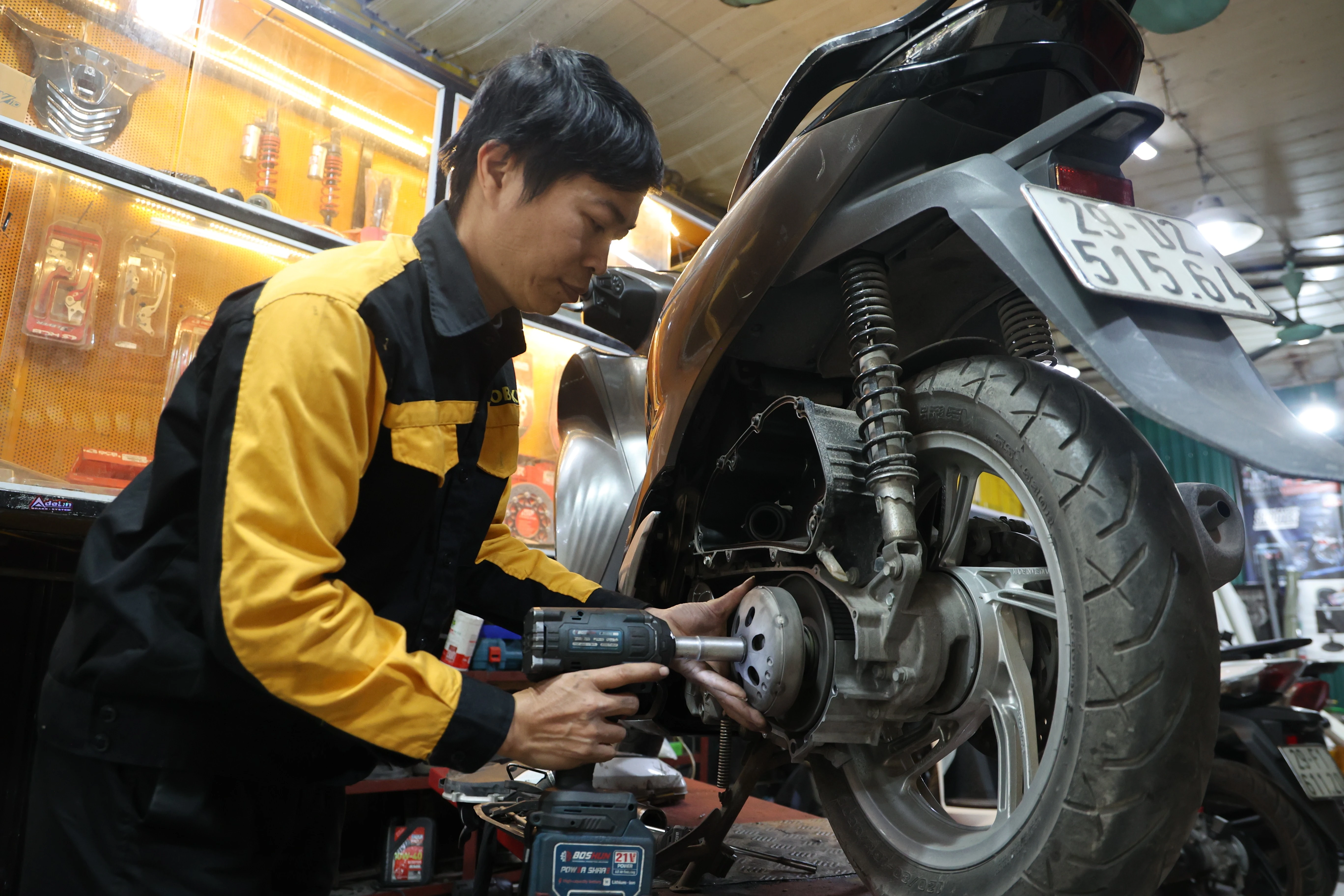 Cận Tết, cảnh báo nguy hiểm từ việc chủ quan không kiểm tra xe máy trước hành trình