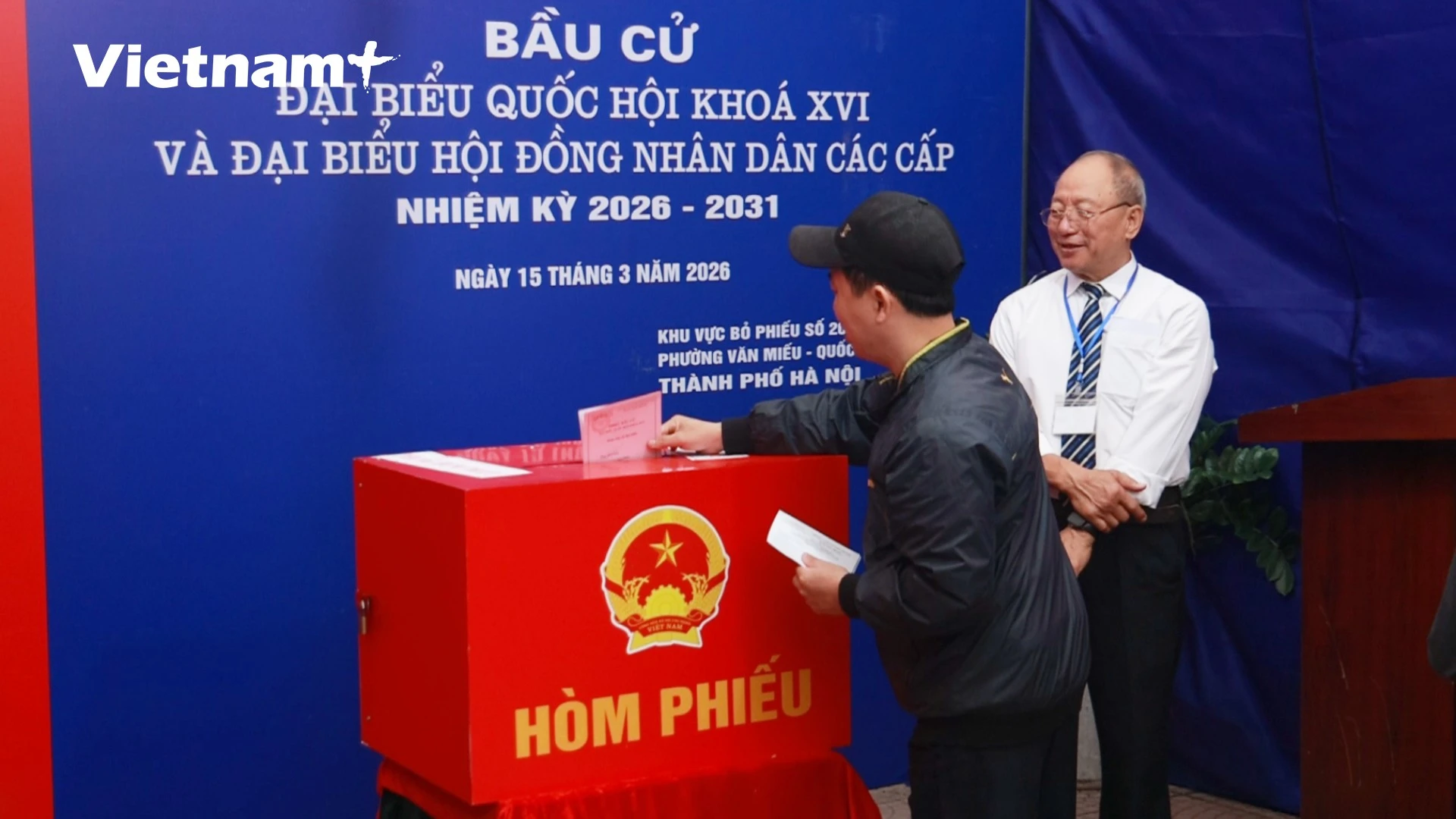 Không khí nhộn nhịp tại các điểm bầu cử Hà Nội trong ngày hội lớn của đất nước