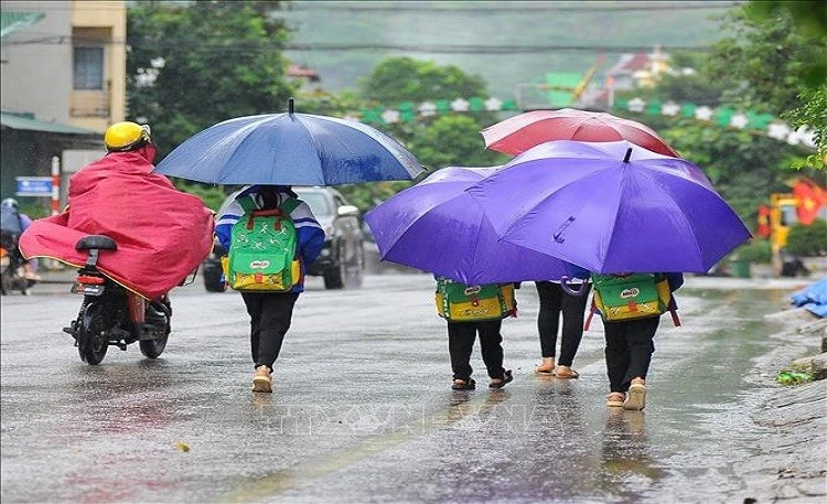 Học sinh tới trường tại Mèo Vạc, Hà Giang. (Ảnh: TTXVN/Vietnam+)