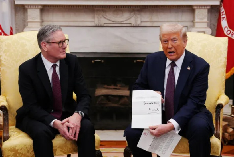 Ông Trump tuyên bố "không thể tin được" khi gọi Tổng thống Ukraine là độc tài