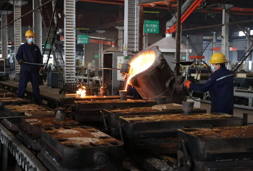 Công nhân làm việc tại nhà máy thép Binzhou, Trung Quốc. Trung Quốc đang nắm thế thống trị thị trường sắt, thép toàn cầu. (Nguồn: AFP)