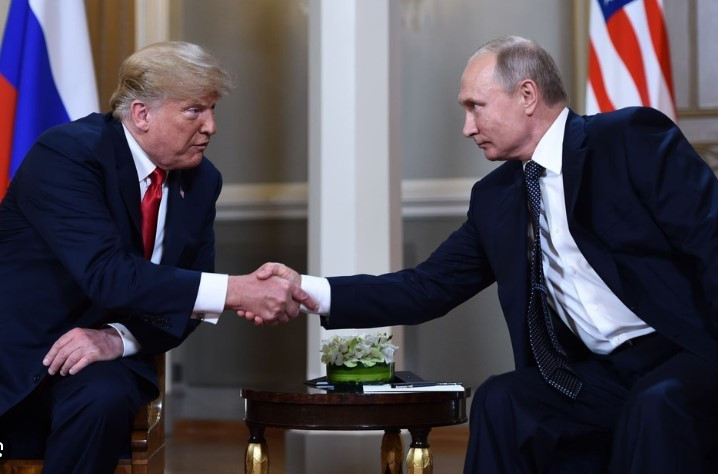 Ông Trump gặp gỡ ông Putin ở Phần Lan hồi năm 2018. (Nguồn: AFP)