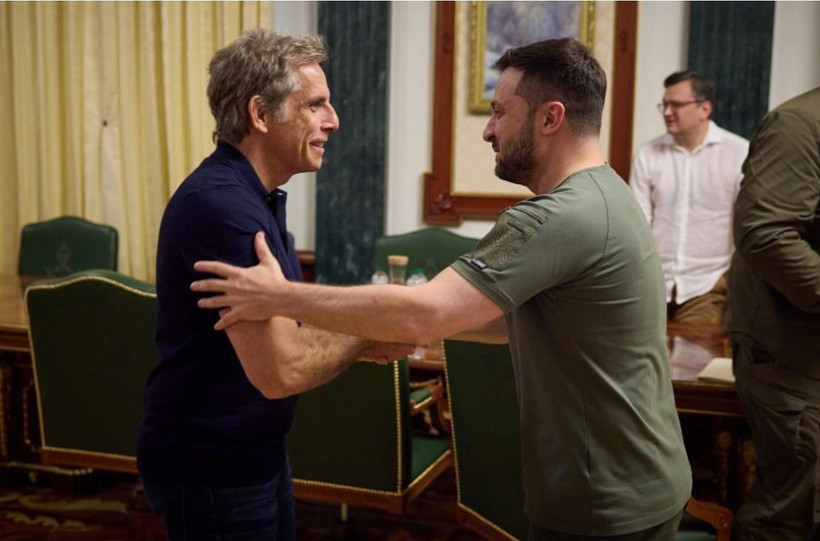 Tài tử Ben Stiller gặp gỡ Tổng thống Ukraine Vladimir Zelensky. (Nguồn: AFP)