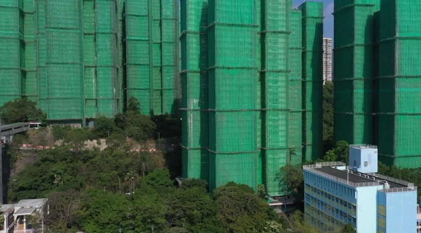 Giàn giáo tre được sử dụng nhiều trên cả các cao ốc ở Hong Kong. (Ảnh: New York Times)