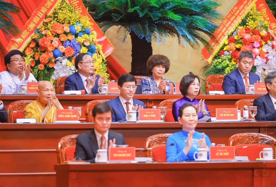 Các đại biểu tham dự phiên khai mạc.