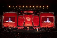 Chủ tịch nước phát biểu chúc Tết bà con kiều bào và đánh trống khai hội mừng Xuân. (Ảnh: Mạnh Nguyễn/Vietnam+)