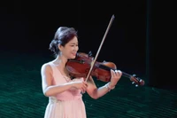 Nghệ sỹ viola quốc tế Nguyệt Thu đang triển khai dự án đưa âm nhạc vào trong các bệnh viện. (Ảnh: NVCC)