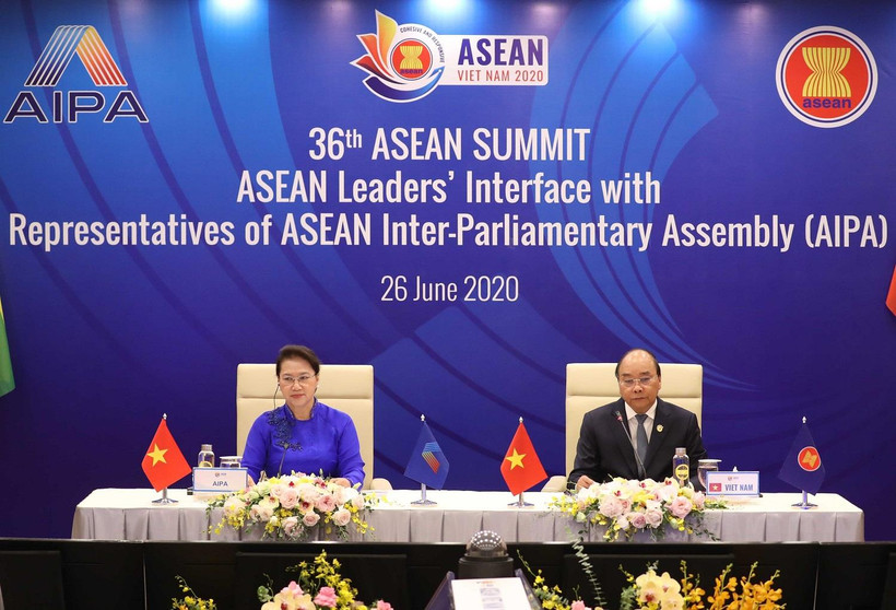 Trong ảnh: tịch ASEAN 2020 và Chủ tịch Quốc hội Nguyễn Thị Kim Ngân, Chủ tịch Hội đồng Liên Nghị viện ASEAN (AIPA) lần thứ 41 chủ trì Đối thoại giữa các Nhà lãnh đạo ASEAN và AIPA. Ảnh: Thống Nhất - TTXVN