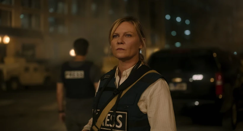 Kirsten Dunst vào vai nữ phóng viên ảnh Lee Smith. (Nguồn: CJ)