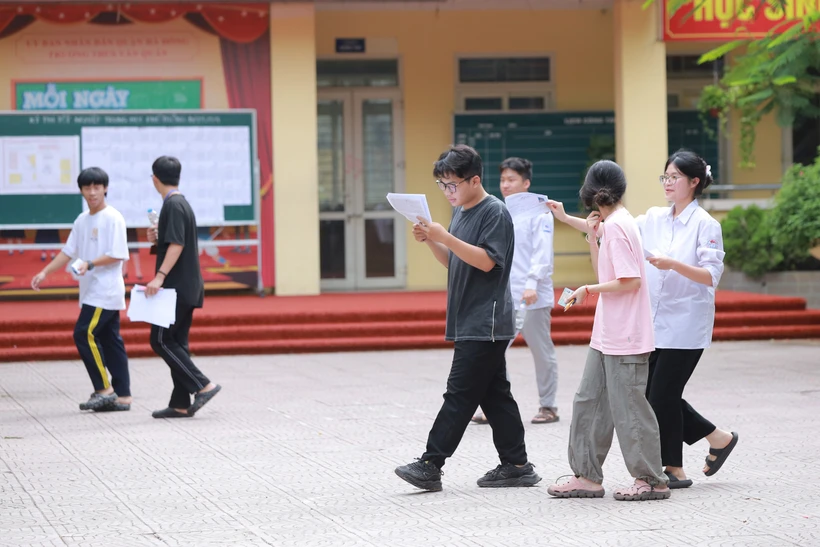 Sỹ tử lớp 12 trong buổi thi cuối, ngày 28/6. (Ảnh: Hoài Nam/Vietnam+)
