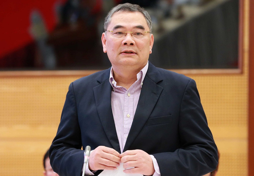 Trung tướng Tô Ân Xô, Người phát ngôn Bộ Công an, trả lời câu hỏi tại họp báo. (Ảnh: Phương Hoa/TTXVN)