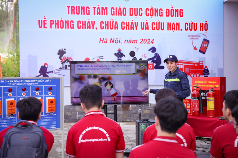 Trung tâm Giáo dục cộng đồng về phòng cháy, chữa cháy và cứu nạn, cứu hộ (Thanh Xuân, Hà Nội) là địa điểm người dân có thể tham gia trải nghiệm thường xuyên vào cuối tuần. (Ảnh: Hoài Nam/Vietnam+)
