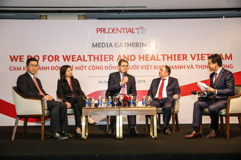 Đại diện các lãnh đạo của Prudential chia sẻ trong buổi Gặp gỡ báo chí.
