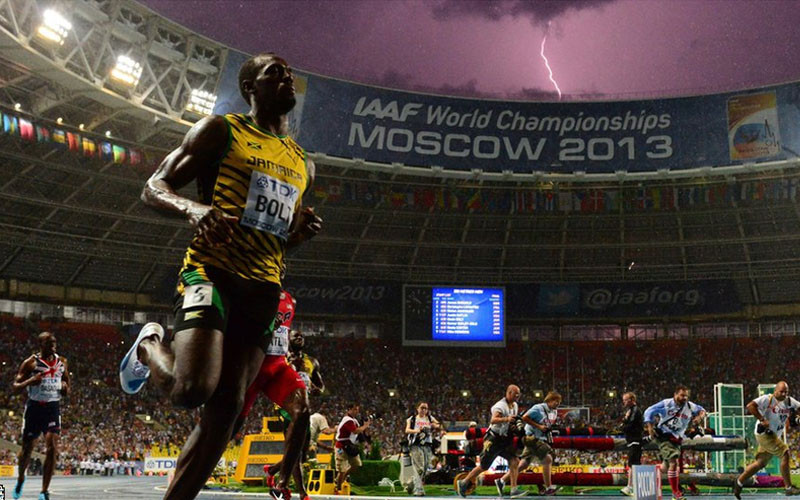 'Tia chớp' Usain Bolt tiếp tục không có đối thủ khi giành HCV 100m với thành tích 9 giây 77, tại giải vô địch thế giới ở Moskva, Nga. (Nguồn: AFP)h
