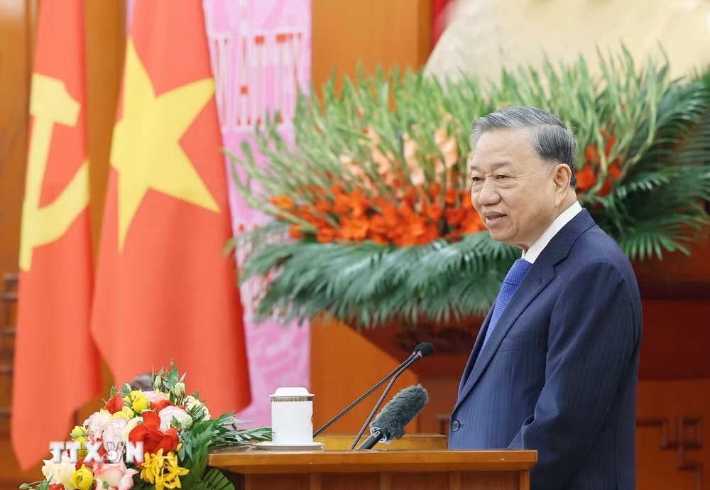 ttxvn-tong-bi-thu-to-lam-gap-go-doan-kieu-bao-tieu-bieu-tham-du-chuong-trinh-xuan-que-huong-2025-7815555-resize-6.jpg