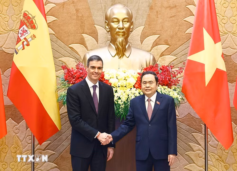 ttxvn-chu-tich-quoc-hoi-tran-thanh-man-hoi-kien-thu-tuong-tay-ban-nha-7961852-3.jpg