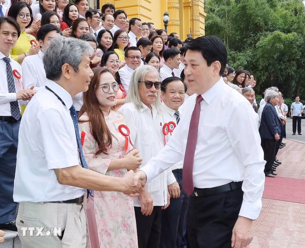 ttxvn-chu-tich-nuoc-luong-cuong-gap-mat-cac-nha-bao-tieu-bieu-toan-quoc-8102669-7.jpg