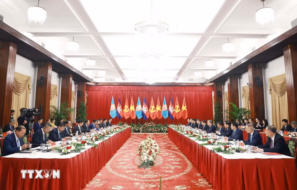 ttxvn-cuoc-gap-cap-cao-giua-bo-chinh-tri-dang-cong-san-viet-nam-va-ban-thuong-vu-dang-nhan-dan-campuchia-7867956-resize-2.jpg
