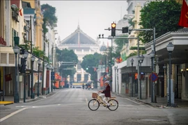 Hà Nội trong trẻo và bình yên sáng mùng 1 Tết Bính Ngọ 2026