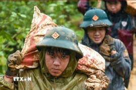 Cán bộ, chiến sỹ luôn quyết tâm, tin tưởng hoàn thành thắng lợi “Chiến dịch Quang Trung.” (Ảnh: Quốc Dũng/TTXVN)