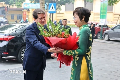 Tổng giám đốc TTXVN Vũ Việt Trang và Chủ tịch Prensa Latina Jorge Leganõa Alonso. (Ảnh: Minh Đức/TTXVN)