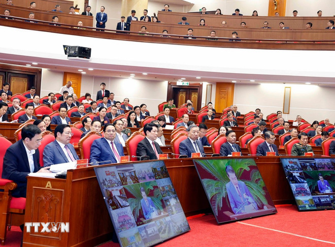 Secretário-Geral To Lam e delegados. (Foto: Thong Nhat/VNA) ttxvn-1211-tong-bi-thu-chong-tham-nhung-lang-phi-1.jpg