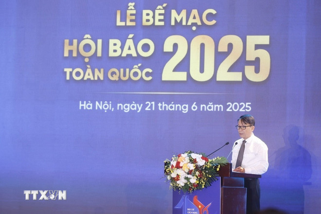 Phó Chủ tịch thường trực Hội Nhà báo Việt Nam Nguyễn Đức Lợi phát biểu. (Ảnh: Minh Quyết/TTXVN) ttxvn-2106-hoi-bao-toan-quoc-4.jpg