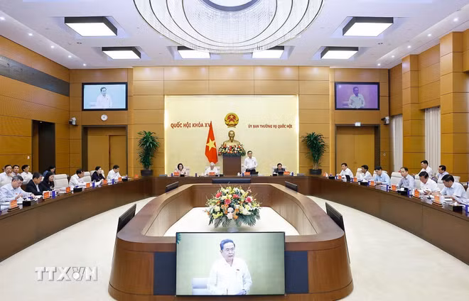 Chủ tịch Quốc hội Trần Thanh Mẫn chủ trì Hội nghị Ban Thường vụ Đảng ủy Quốc hội với lãnh đạo Tổ đảng Đoàn đại biểu Quốc hội các tỉnh, thành phố trực thuộc Trung ương trước Kỳ họp thứ Nhất, Quốc hội khóa XVI. (Ảnh: Doãn Tấn/TTXVN) ttxvn-0504-chu-tich-quoc-hoi-hop-lanh-dao-to-dai-bieu-quoc-hoi-7.jpg