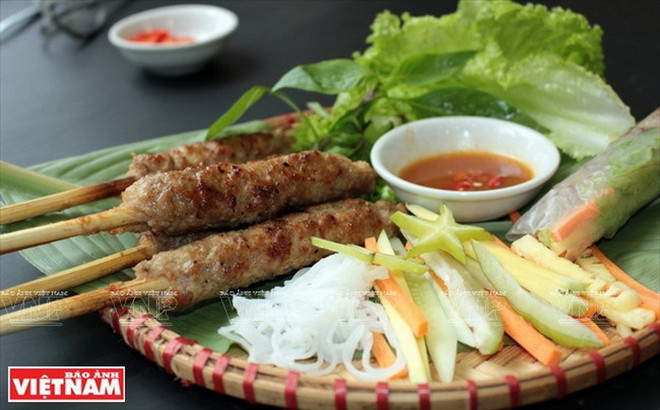 Nem lụi. (Nguồn: Báo ảnh Việt Nam) 1806-nem-lui.jpg