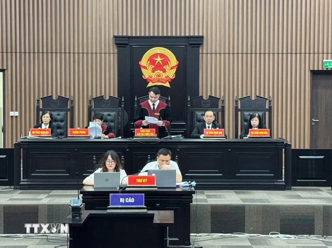 Hội đồng xét xử tuyên án. (Ảnh: TTXVN phát) ttxvn-1107-phuc-son-2.jpg