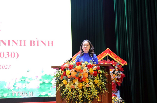 Phó Chủ tịch nước Võ Thị Ánh Xuân, Phó Chủ tịch thứ nhất Hội đồng Thi đua-Khen thưởng Trung ương phát biểu chỉ đạo. (Ảnh: Đại Nghĩa/TTXVN) ttxvn-2109-thi-dua-yeu-nuoc-ninh-binh-2.jpg