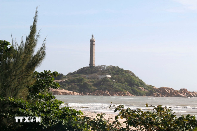 Maják Ke Ga má zvláštní historickou, architektonickou a kulturní hodnotu. (Foto: Hong Hieu/ VNA) ttxvn-0812-hai-dang-ke-ga-3.jpg