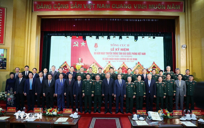 Tổng Bí thư: Tiếp tục thực hiện tốt vai trò cơ quan tình báo chiến lược của Đảng, Nhà nước ttxvn-1810-tong-bi-thu-tong-cuc-2-tinh-bao-quoc-phong-4.jpg