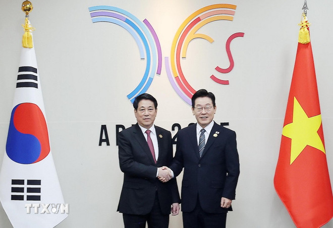 Việt Nam-Hàn Quốc tăng tốc hợp tác, hướng tới thương mại 150 tỷ USD vào năm 2030 ttxvn-3010-chu-tich-nuoc-hoi-dam-tong-thong-han-quoc-1.jpg