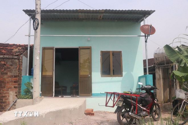 Nhà bà Trần Thị Thuận (phường Nhơn Hòa, thị xã An Nhơn, tỉnh Bình Định) được xóa nhà tạm. (Ảnh: Đình Quân/TTXVN) ttxvn-0205-nha-tam-binh-dinh-2.jpg