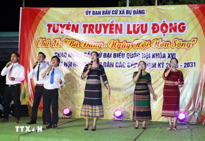 ttxvn-1303-san-khau-hoa-tuyen-truyen-bau-cu-dong-nai.jpg