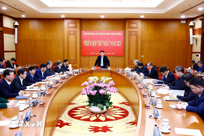 Chủ tịch nước Lương Cường chủ trì Phiên họp thứ nhất năm 2025 của Ban Chỉ đạo Cải cách Tư pháp Trung ương. (Ảnh: Lâm Khánh/TTXVN) ttxvn-2404-chu-tich-nuoc-tu-phap-1.jpg