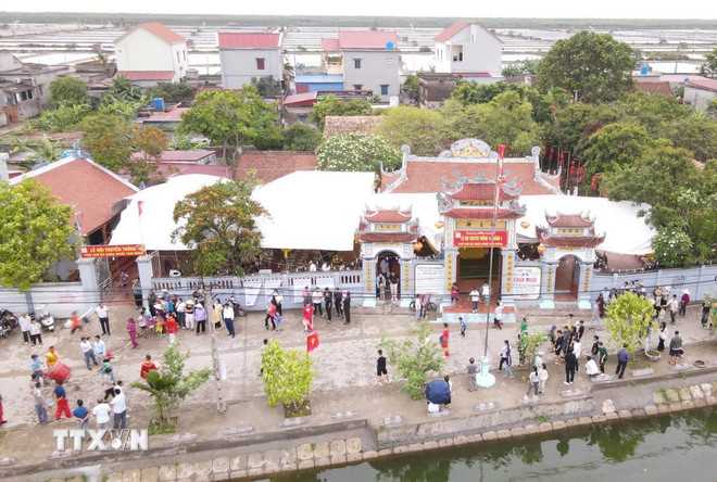 Phủ thờ Bà Chúa Muối, tại xã Thụy Hải, huyện Thái Thụy, tỉnh Thái Bình. (Ảnh: Vũ Quang/TTXVN) ttxvn-1105-nghe-lam-muoi-thai-binh-2.jpg