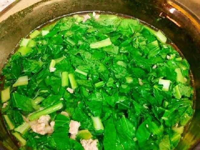 Green cabbage soup with minced meat. 0408-canh-cai-nau-thit.jpg